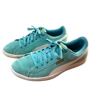 Size 6.5 women Puma classic suede sneakers